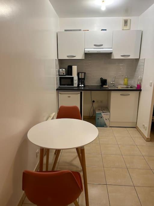 Studio A 2 Pas Du Metro Клиши Экстерьер фото